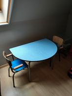 Oude retro kleuterstoelen en tafeltje uit de kleuterklas, Huis en Inrichting, Ophalen, Gebruikt