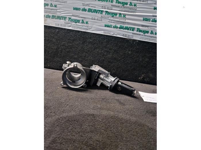 Serrure de contact + clé d'un Opel Corsa, Autos : Pièces & Accessoires, Autres pièces automobiles, Opel, Utilisé, 3 mois de garantie