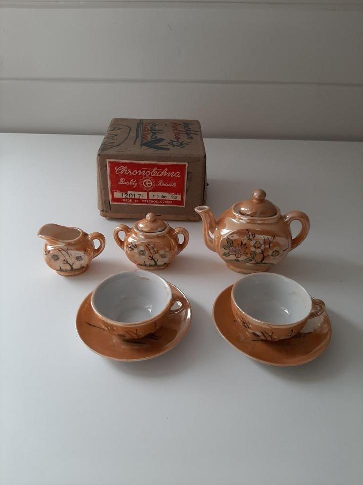 thee servies in porselein van het jaar 1950, Antiek en Kunst, Antiek | Speelgoed, Ophalen of Verzenden