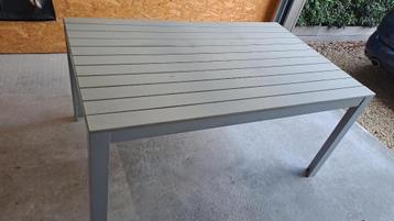 tuintafel beschikbaar voor biedingen
