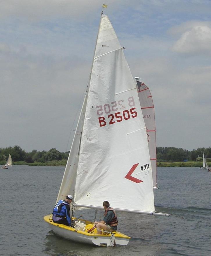 Zeilboot 490 met meetbrief, baantrailer en strandtrailer., Watersport en Boten, Open zeilboten, Gebruikt, Overige typen, 3 tot 6 meter