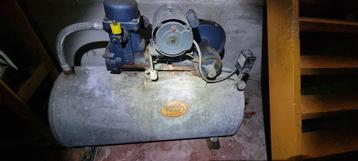 Callens zuigerpomp + vat beschikbaar voor biedingen