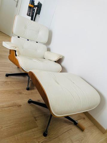 Replica Eames Style Lounge Chair & Ottoman – Blanc & Bois  beschikbaar voor biedingen