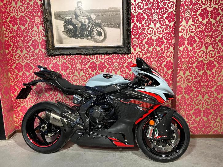 mv agusta F800RR 2022 13400km als nieuw mvagusta, Motos, Motos | MV Agusta, Entreprise, Super Sport, plus de 35 kW, 3 cylindres