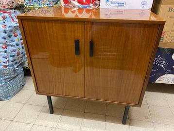 Vintage kastje  beschikbaar voor biedingen