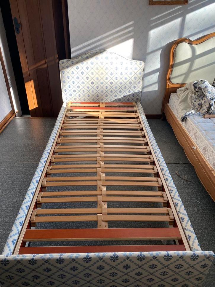 Lit avec sommier lattoflex, Maison & Meubles, Chambre à coucher | Lits, Utilisé, Une personne, 90 cm, 200 cm, Bois, Bleu, Réglable