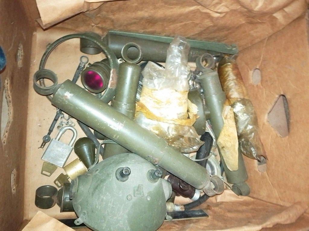 Casques Militaria, etc. + pièces Willy's Jeep, Collections, Enlèvement, Armée de terre