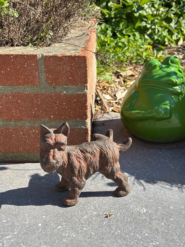 Metalen beeldje hondje pipi, Ophalen, Gebruikt, Dier