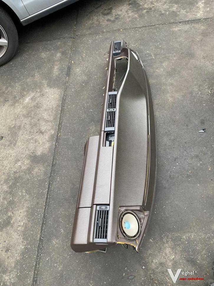 Mercedes W124  1985 Dashboard Bruin ( mooie staat ), Auto-onderdelen, Dashboard en Schakelaars, Gebruikt, Ophalen