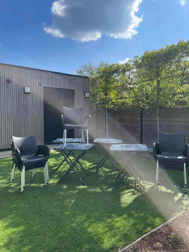 4 klaptafels met glazen blad en 8 stoelen, Ophalen, Gebruikt