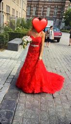 Rode bruidsjurk, Ophalen, Gedragen, Rood, Trouwjurk