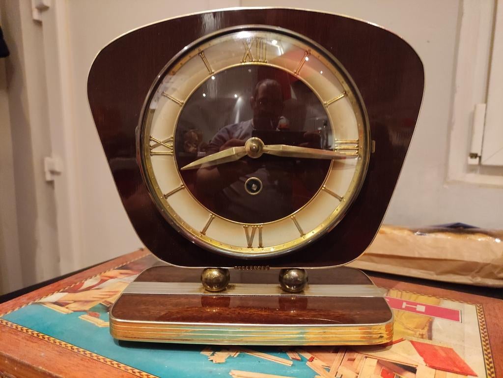 Pendule de cheminée, Enlèvement