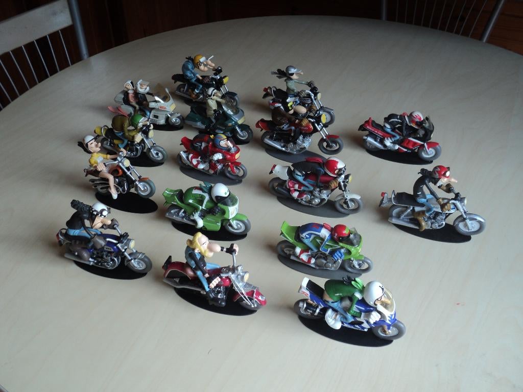 joe bar figuren, Motoren