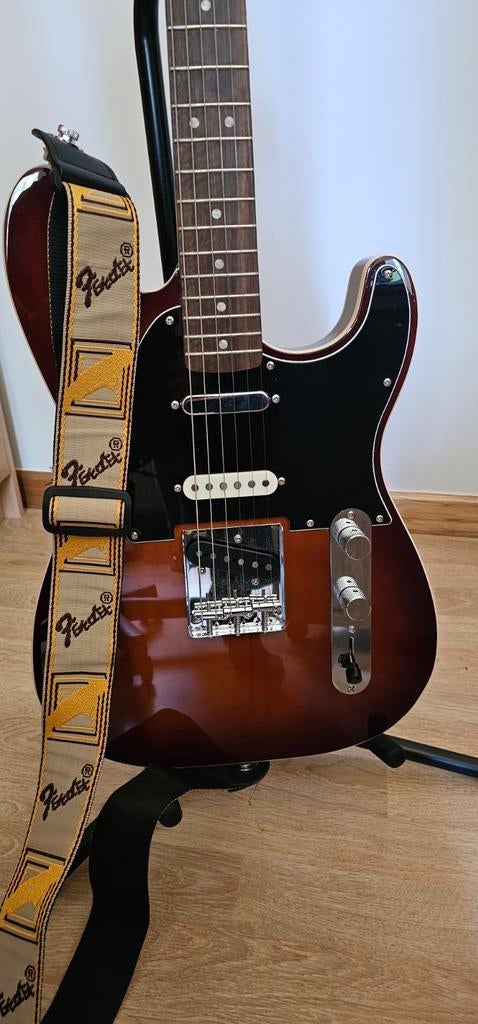 Squier Paranormal Custom Nashville Stratocaster, Ophalen, Fender