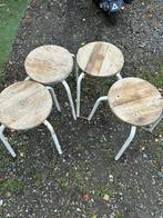 4 oude krukjes, Ophalen