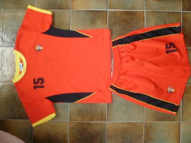 voetbal broek en T-shirt, maat 140, Enfants & Bébés, Vêtements enfant | Taille 140, Enlèvement ou Envoi, Pantalon