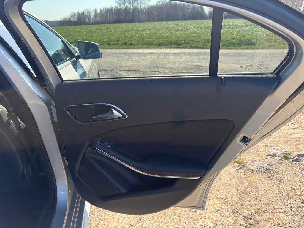 Mercredes-Benz Classe A 180, Autos, Mercedes-Benz, Particulier, CLA, ABS, Air conditionné, Alarme, Bluetooth, Ordinateur de bord