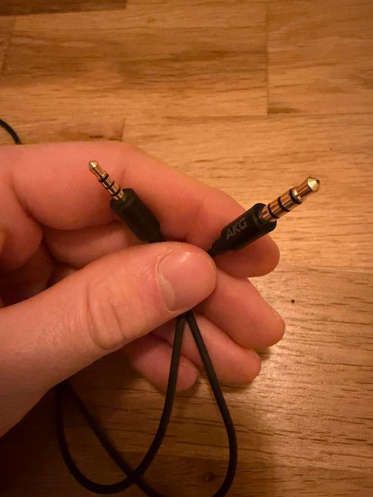 AKG 3.5mm AUX audio kabel - Zwart, Audio, Tv en Foto, Audiokabels en Televisiekabels, Zo goed als nieuw, Ophalen of Verzenden