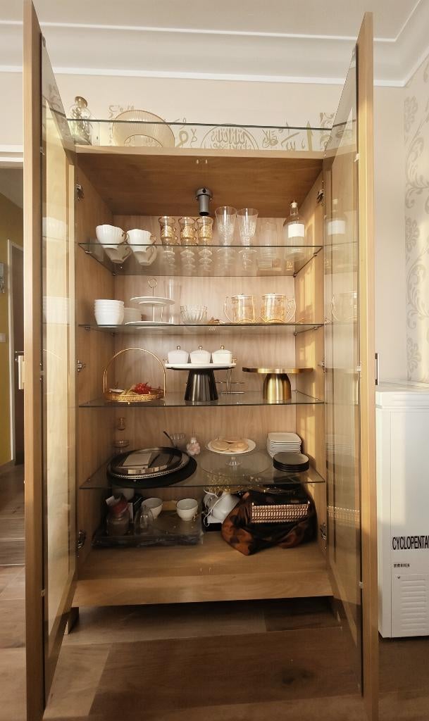 Vitrinekast met verlichting, Huis en Inrichting, Kasten | Vitrinekasten, Ophalen, Met deur(en), 100 tot 150 cm, Eikenhout