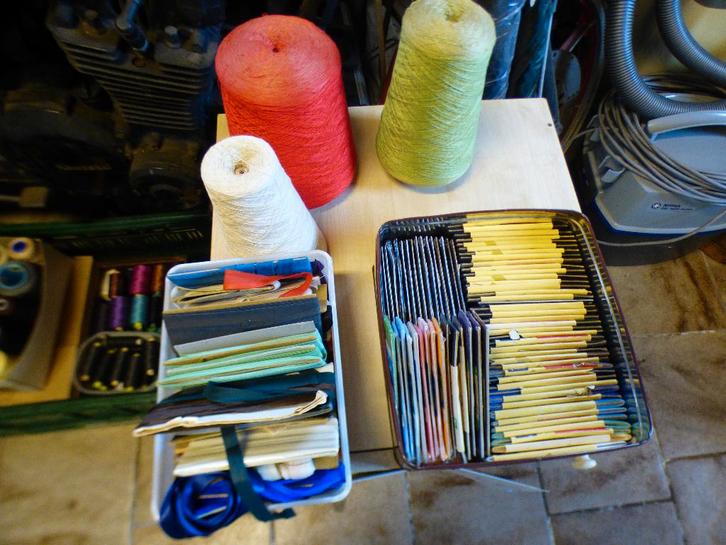 naaigrief  ritsen garens  stoffen knoppen biaislint, Hobby en Vrije tijd, Naaien en Fournituren, Zo goed als nieuw, Ophalen