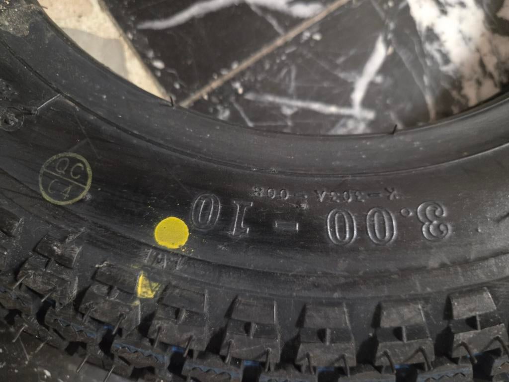 Pneus a vendre nouveaux, 10,12,13,demander moi, Enlèvement ou Envoi