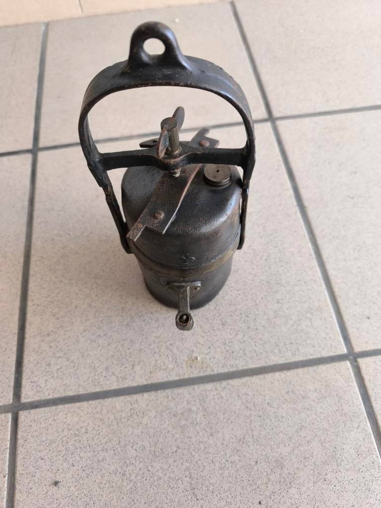 Ancienne lampe à carbure, Ophalen