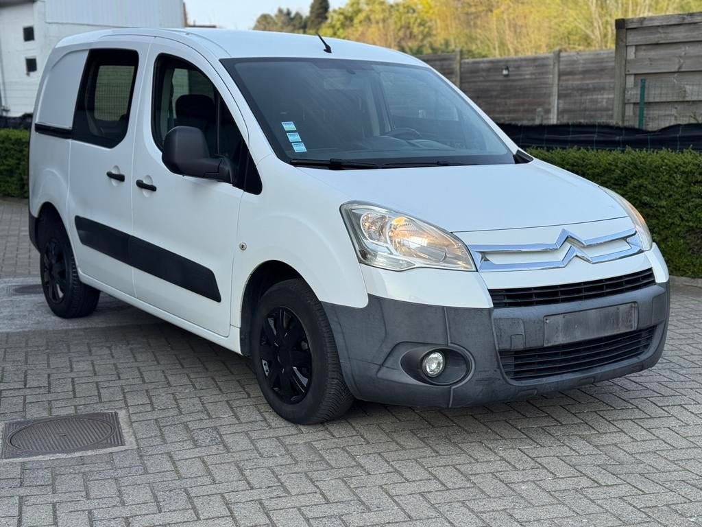 CITROËN BERLINGO - CARGO LÉGER - CLIMATISATION ! - 3 PLACES , 4 portes, Boîte manuelle, Entretenue par le concessionnaire, Noir