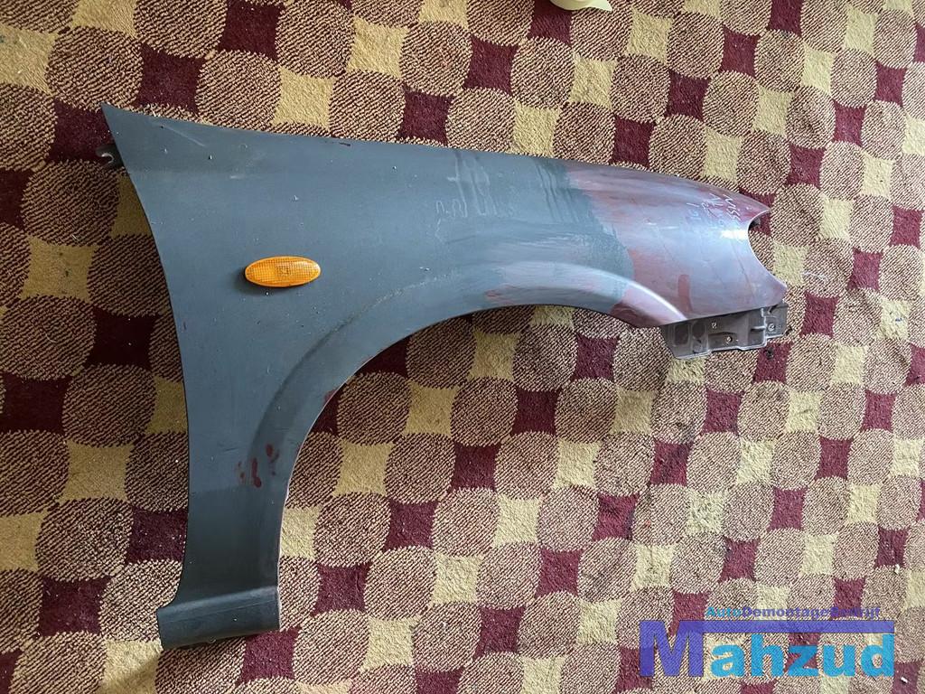 Nissan Almera rechter voor scherm zijscherm rood, Voor, Takashima 1-chome 1-1
220-8686  Yokohama, NISSAN_SR@mail.nissan.co.jp