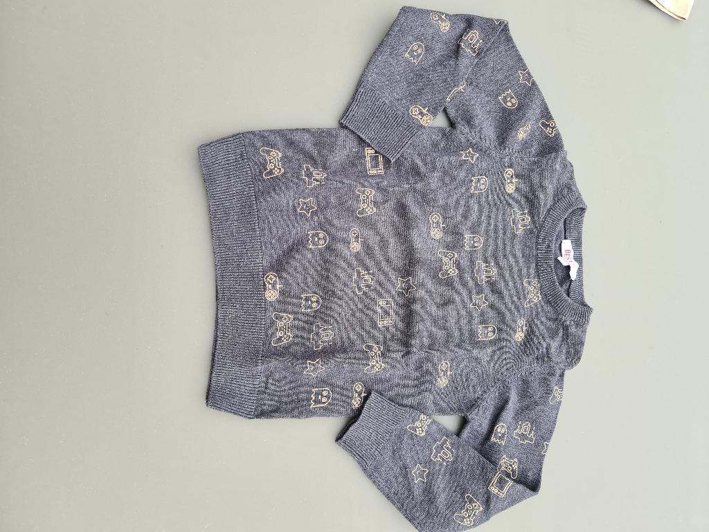 bruine trui met figuren, Besties, 110, Kinderen en Baby's, Kinderkleding | Maat 110, Ophalen, Zo goed als nieuw