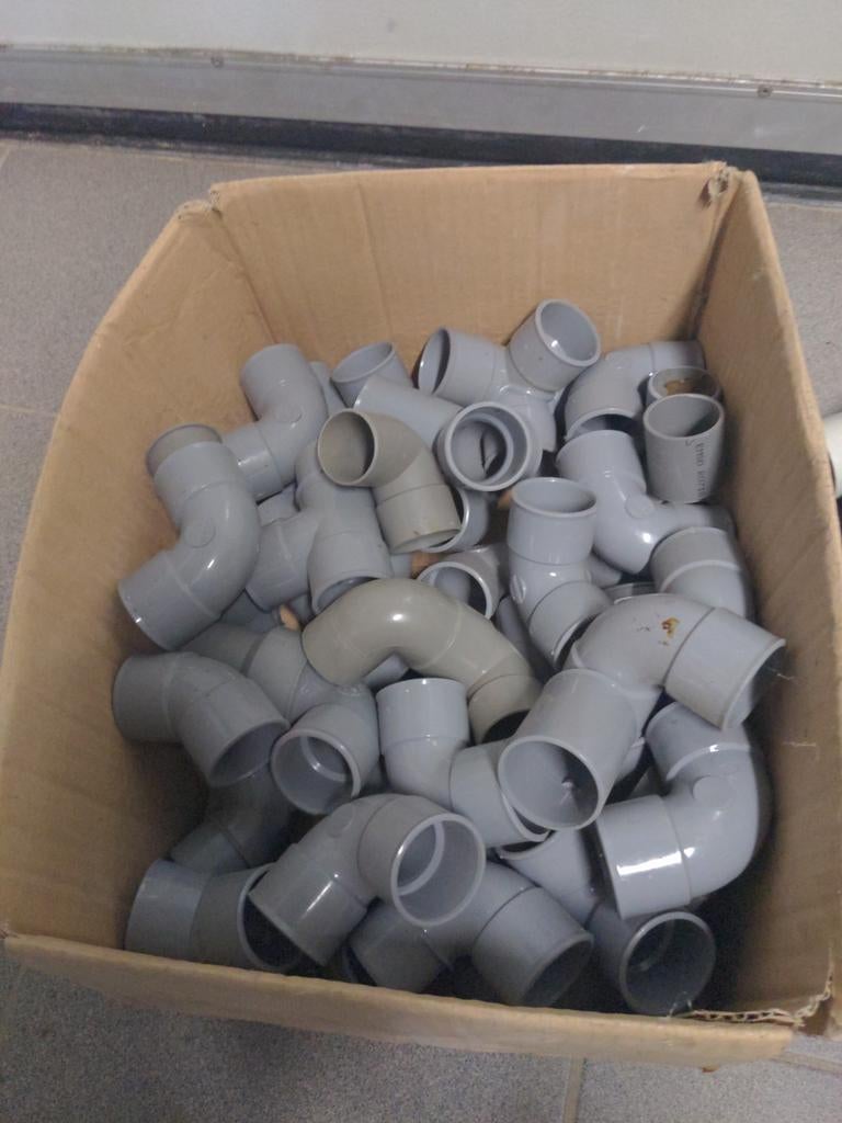 diverse lijmstukken pvc 40, 2 x bocht 100, Ophalen, PVC