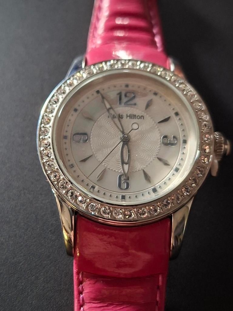 Montre Paris Hilton rose strass neuve, Bijoux, Sacs & Beauté, Enlèvement ou Envoi, Cuir