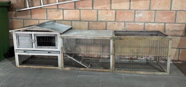 GRATIS konijnenhok 220cm (l) * 44 cm (b), Animaux & Accessoires, Moins de 60 cm, Enlèvement, Utilisé, 110 cm ou plus