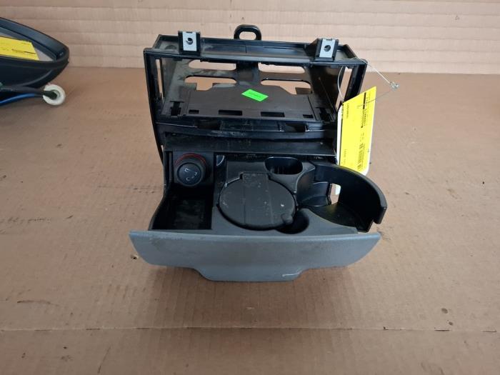 Porte-gobelet d'un Volkswagen Crafter, Autos : Pièces & Accessoires, Habitacle & Garnissage, Volkswagen, Utilisé, 3 mois de garantie