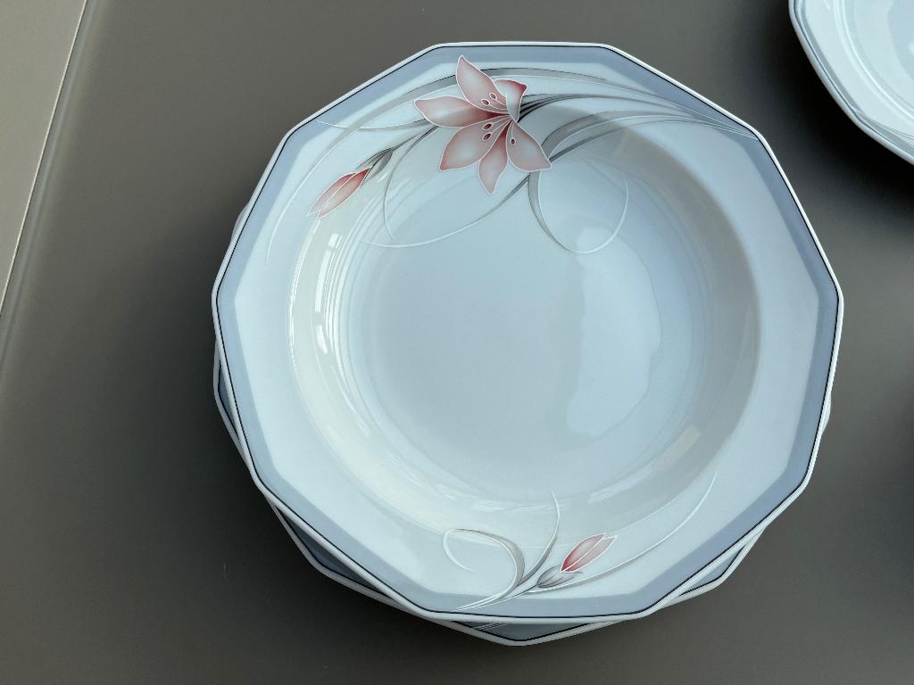 Servies 12 personen, Huis en Inrichting, Keuken | Servies, Ophalen, Zo goed als nieuw, Overige stijlen, Compleet servies