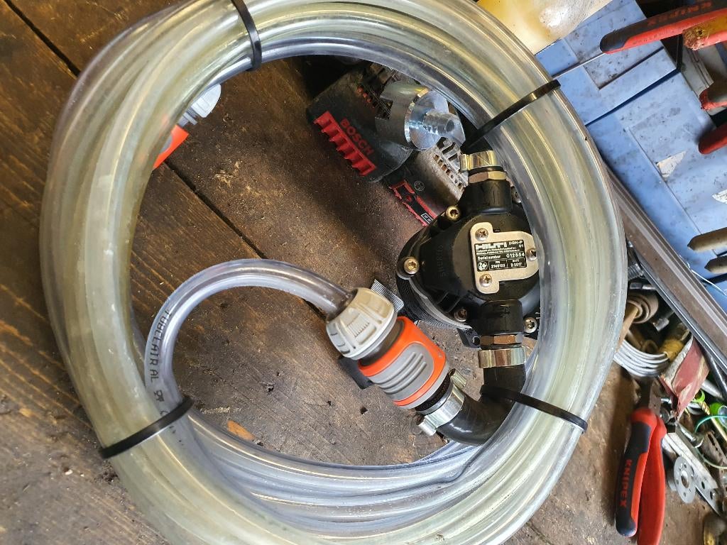 HILTI nieuw Zelfaanzuigende pomp. Gebruik stofvrijwerken bij, Ophalen, Nieuw