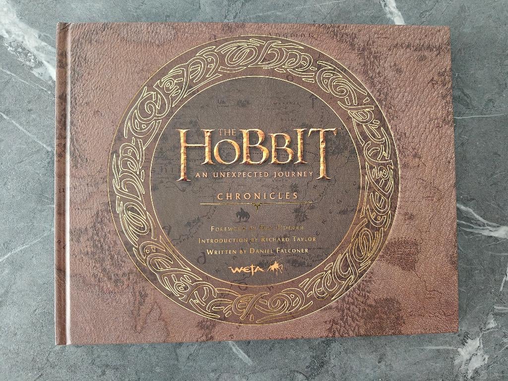 The Hobbit Chronicles (deel 1), Verzamelen, Lord of the Rings, Ophalen of Verzenden, Nieuw, Boek of Poster