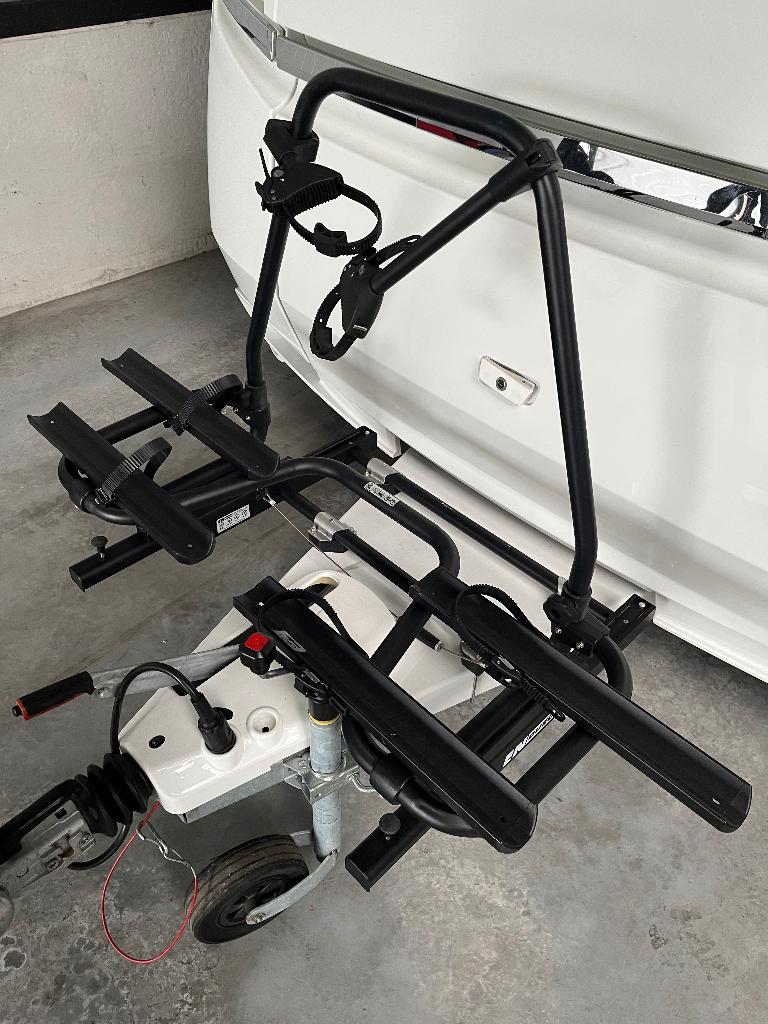 Fietsendrager caravan, Ophalen, 2 fietsen, Zo goed als nieuw