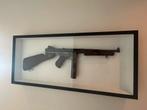 Thompson M1 “onklaar gemaakt” ingekaderd in speciale frame., Ophalen of Verzenden, Zo goed als nieuw