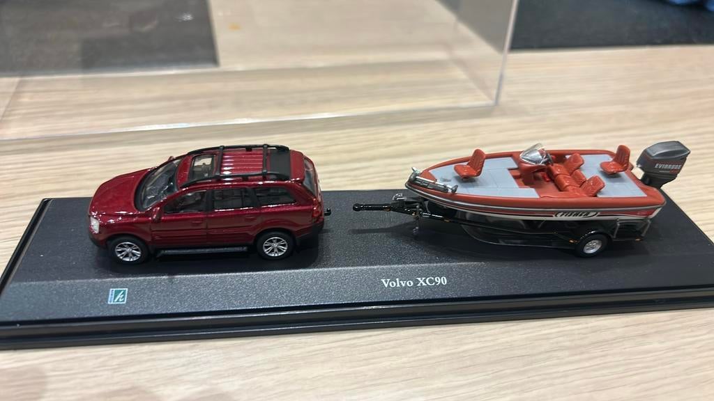 Volvo XC90 met een bijbehorende boot op een trailer., Ophalen of Verzenden, Nieuw