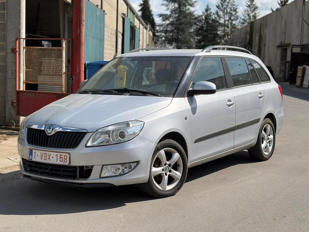 Skoda Fabia de 2012, Auto's, Skoda, Particulier, Fabia, Diesel, Euro 5, Break, 5 deurs, Handgeschakeld, Grijs, Onderhoudsboekje