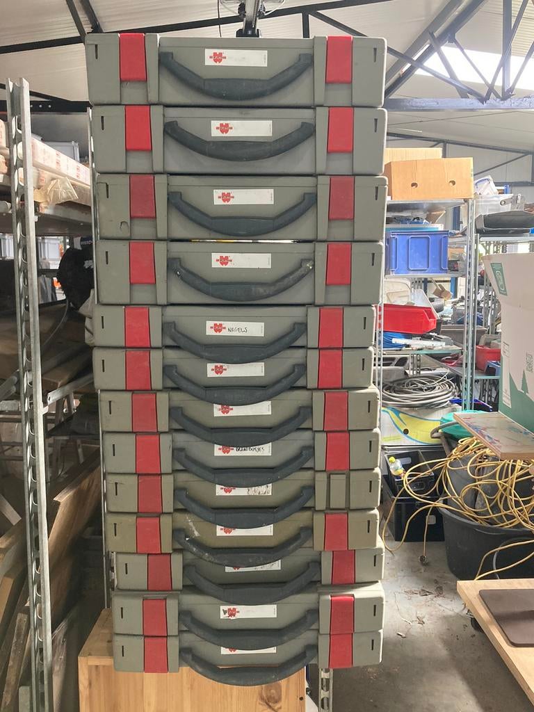 Matériau : valises : wurth, Bricolage & Construction, Casiers & Boîtes, Enlèvement, Comme neuf