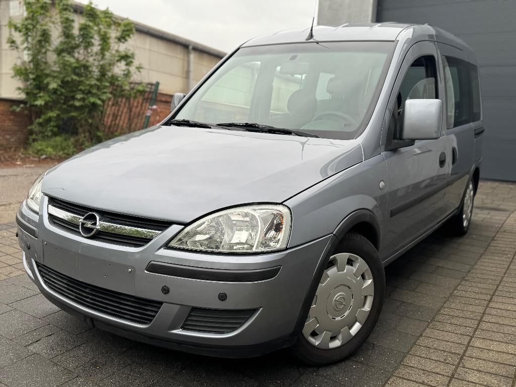 ♿🦼🦽OPEL COMBO 1.4i BENZINE 2010 54000KM TPMR PMR INVALIDE, Auto's, Voorwielaandrijving, 4 cilinders, Bedrijf, Handgeschakeld