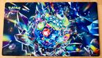 Pokemon Terapagos ex (PlayMat+MatPod), Hobby en Vrije tijd, Ophalen of Verzenden, Zo goed als nieuw