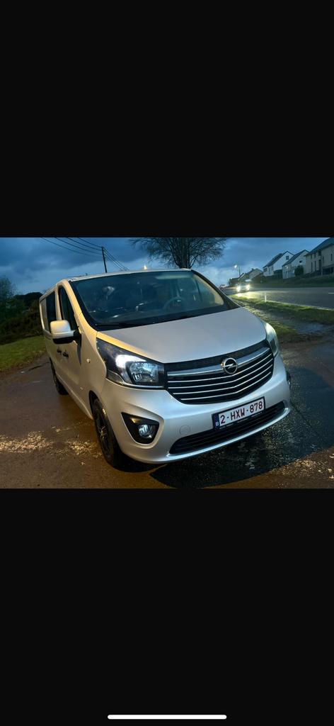 Opel vivaro 2015 long chassi 6 place 16biturbo, Auto's, Voorwielaandrijving, Vivaro, Zwart, 1600 cc