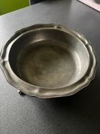 Tinnen schaal op pootjes, Enlèvement