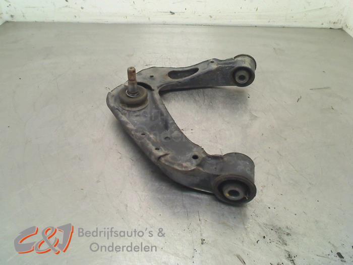 Draagarm boven rechts-voor van een Nissan Navara, Auto-onderdelen, Ophanging en Onderstel, Nissan, Gebruikt, 3 maanden garantie