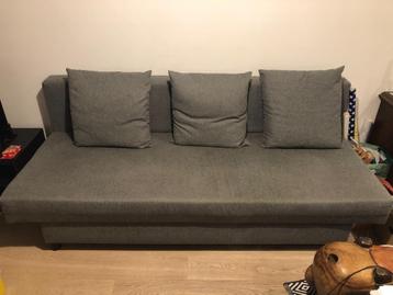 Garage Sale - rommelmarkt aan huis beschikbaar voor biedingen