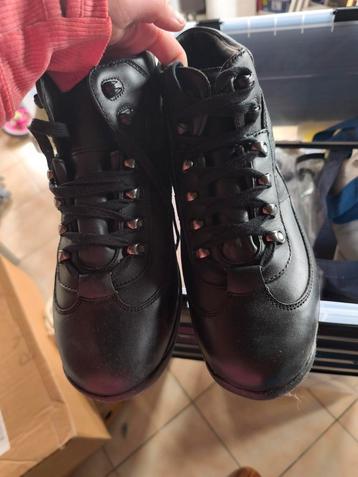 Werkschoenen / wandelschoenen echt leren beschikbaar voor biedingen