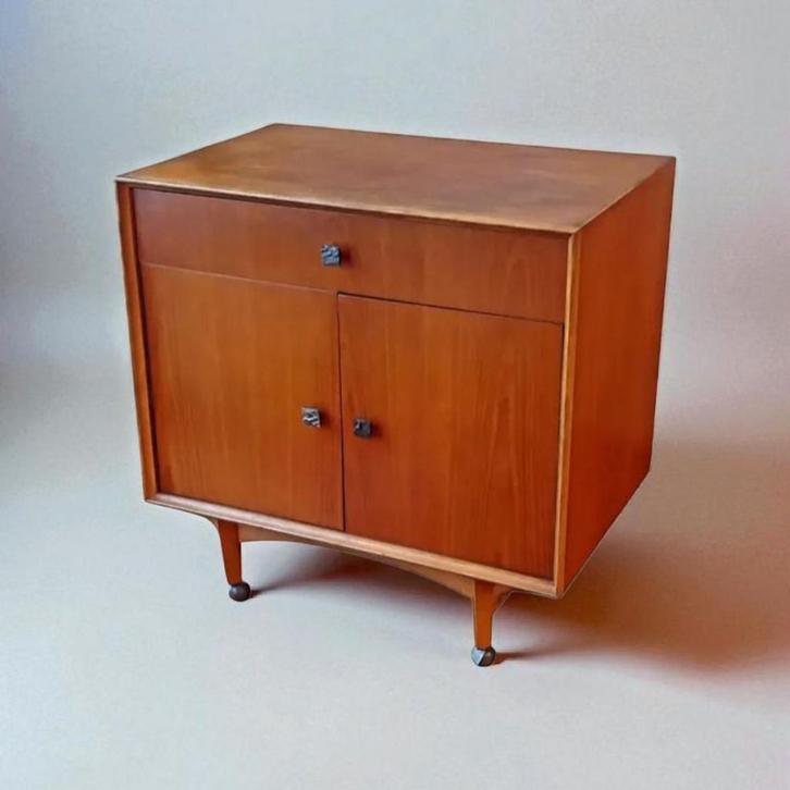Vintage dressoirkast Oswald Vermaercke V-form 1960's, Huis en Inrichting, Woonaccessoires | Overige, Zo goed als nieuw, Ophalen