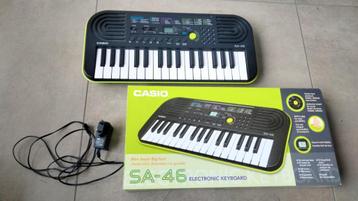 Casio SA-46 / Electronic keyboard + adapter disponible aux enchères